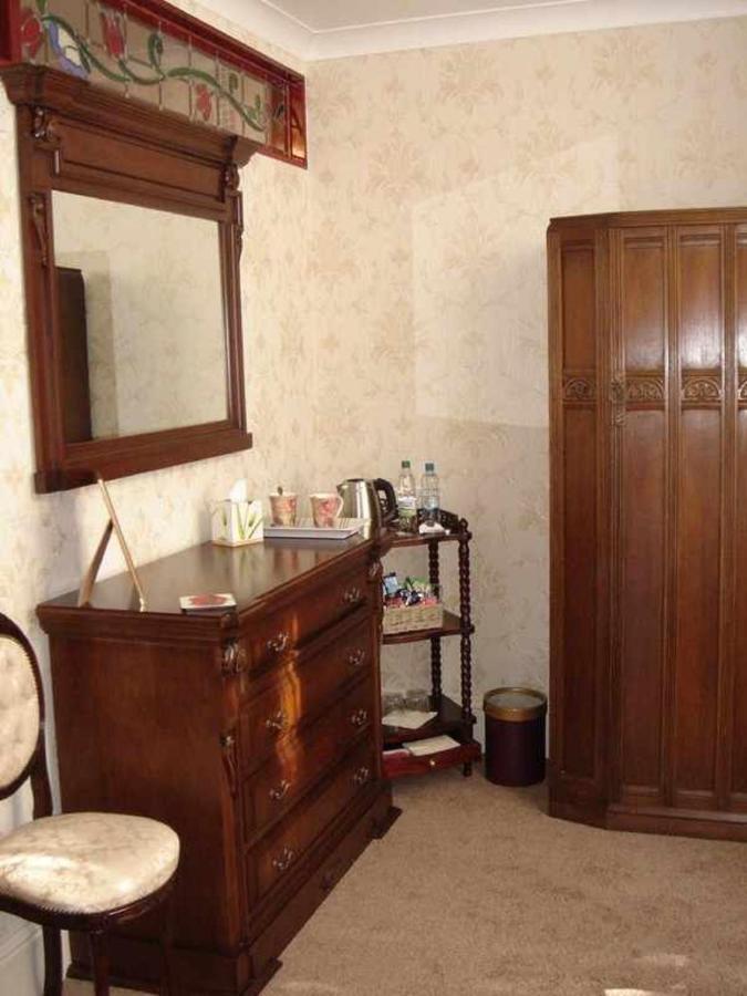 St David'S Guesthouse Haverfordwest Room photo